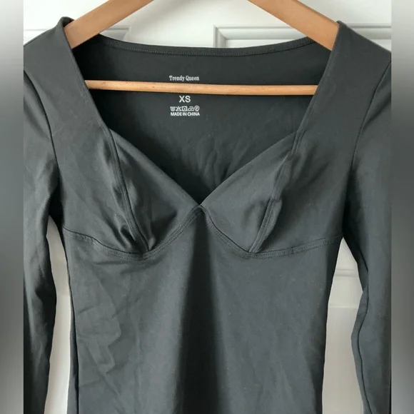 Trendy Queen Black V-Neck Long Sleeve Women's Top XS - Picture 3 of 12